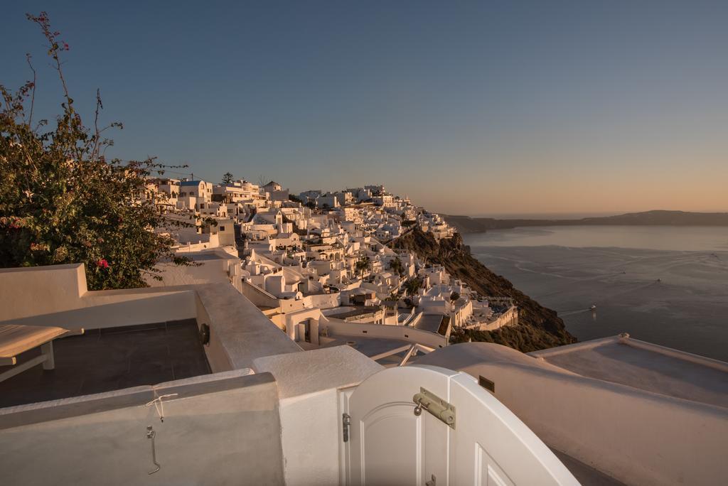 Вилла Karpimo Horizon - Caldera View With Private Hot Tub Фиростефани Экстерьер фото